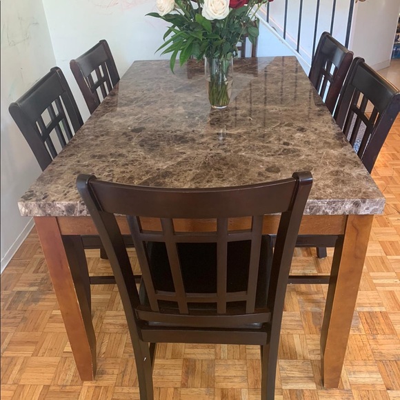 Table and Chairs - Picture 2 of 6